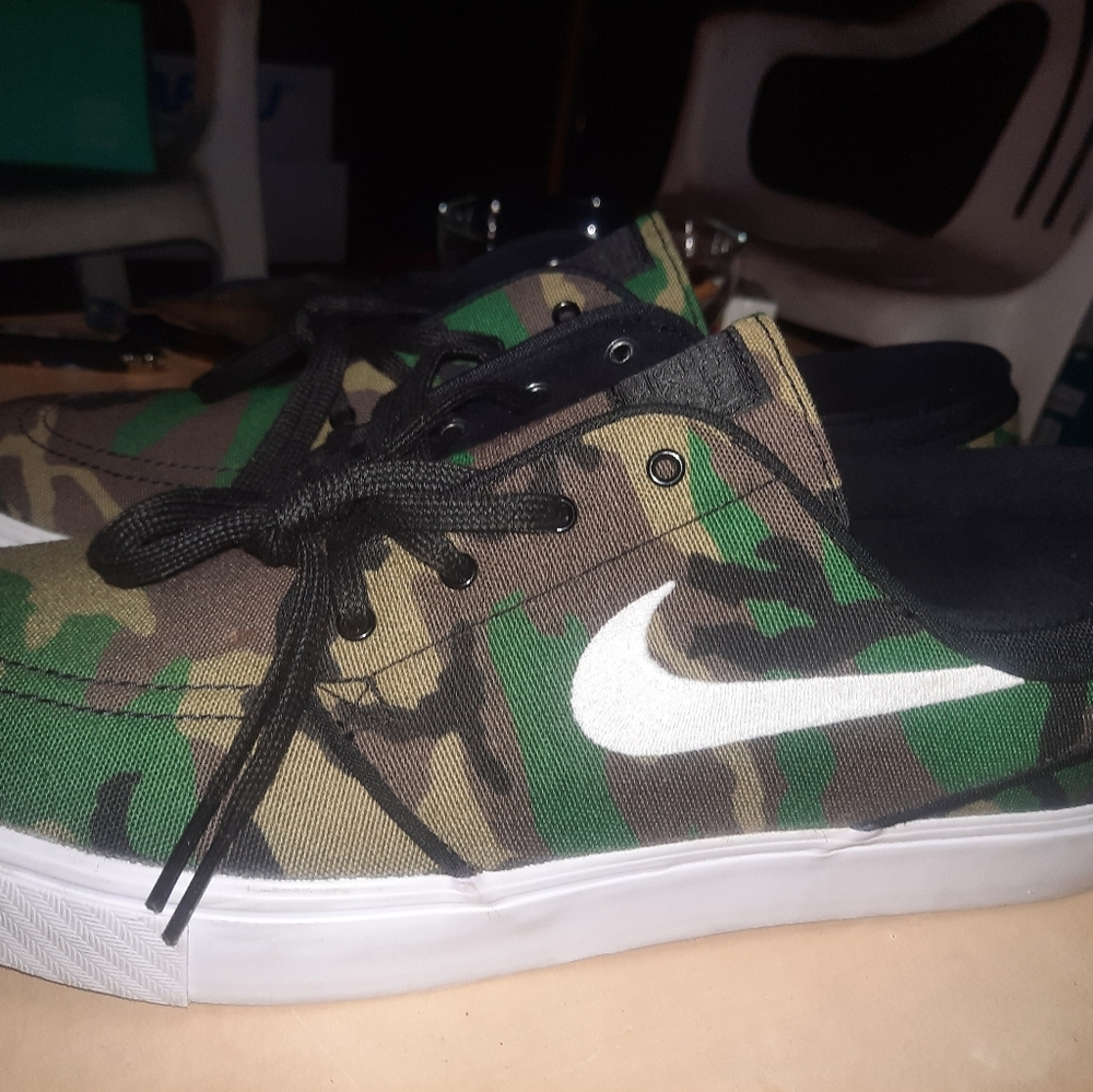 Nike camouflage shoes